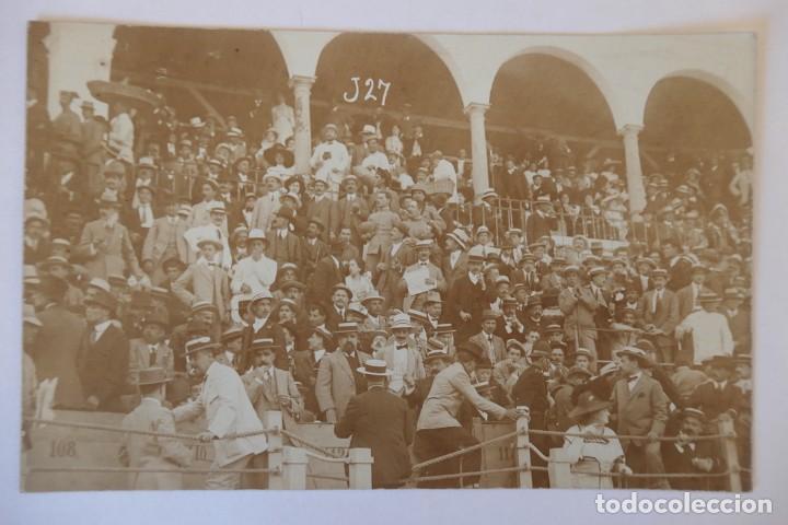 Fotografia antica: INTERESANTE POSTAL PUBLICO PLAZA DE TOROS PRINCIPIO S XX