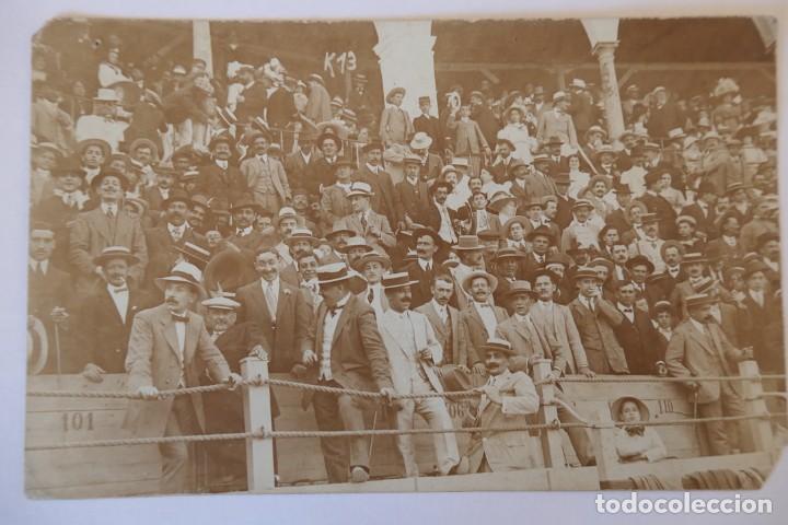 Fotografia antica: INTERESANTE POSTAL PUBLICO PLAZA DE TOROS PRINCIPIO S XX