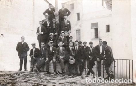 Antique Photography: postal fotografica - ++ &iquest; la reconoce ? ++ grupo numeroso caballeros jovenes -sin +datos -a&ntilde;os 20/30