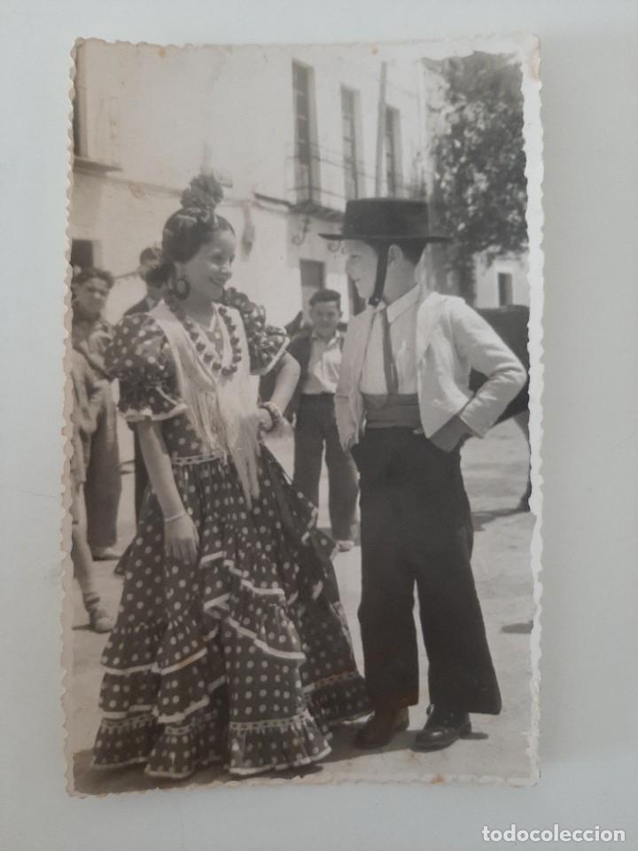 Fotografia antica: POSTAL FOTOGR&Aacute;FICA PAREJA NI&Ntilde;OS ANDALUCES. TRAJE DE GITANA Y TRAJE DE CORTO