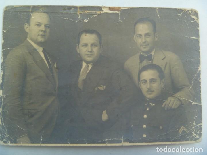 Alte Fotografie: FOTO DE AMIGOS , UNO MILITAR DE AVIACION EPOCA DE LA REPUBLICA .