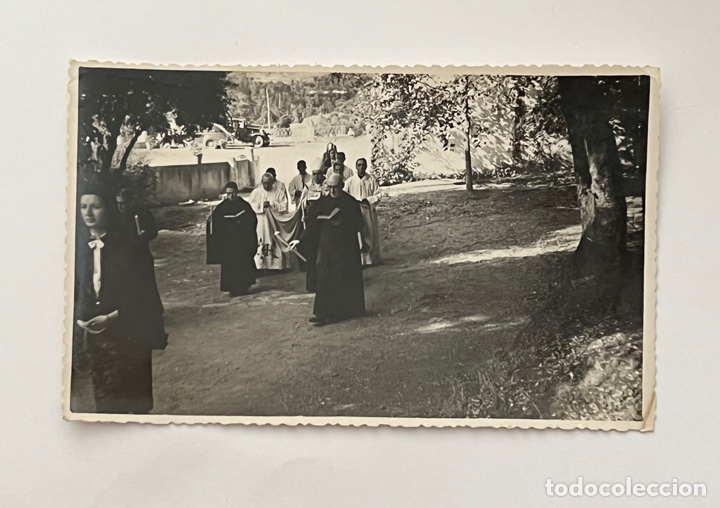 Alte Fotografie: FOTOGRAF&Iacute;A ANTIGUA. Consagraci&oacute;n Altar de Clara (a.1941) An&oacute;nimo.., Med&iacute;das: 8,5 x 14 cm.,