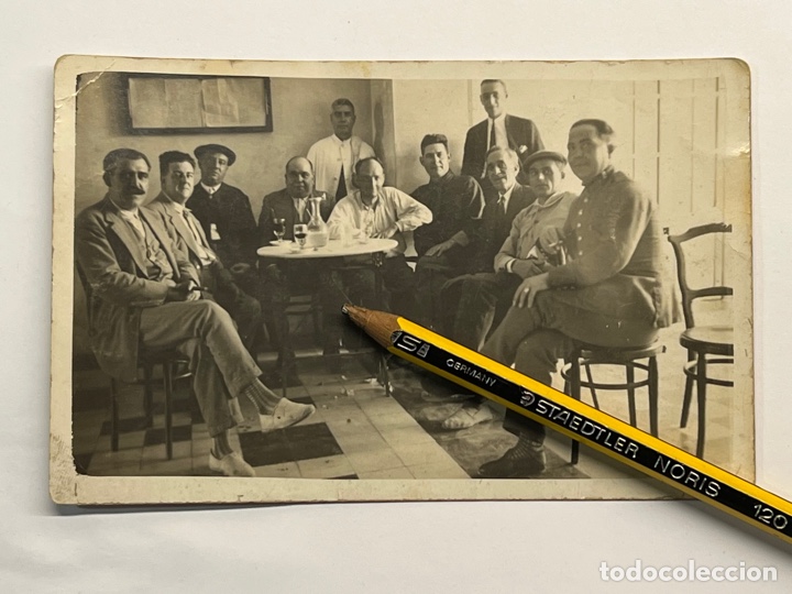 Alte Fotografie: FOTOGRAF&Iacute;A. En el Casino del Pueblo&hellip; disfrutando de la tertulia&hellip;.. (h.1945?)