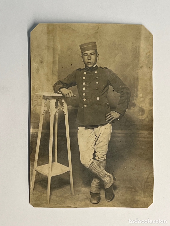 Fotografia antica: MILITAR. Fotograf&iacute;a Joven soldado con uniforme Alfonsino y Gorrillo panadero (h.1910?)