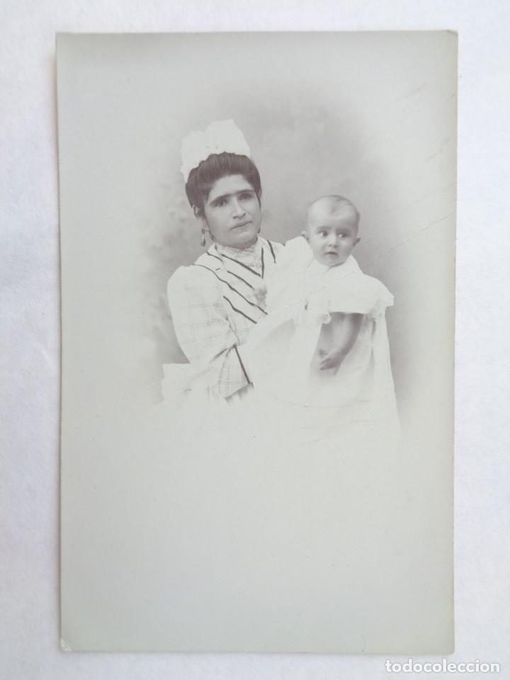Fotografia antica: PRECIOSA FOTO DE ESTUDIO DE CHACHA CON BEBE, PRINCIPIOS DE SIGLO