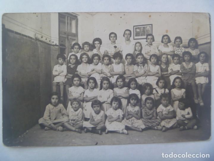 Fotograf&iacute;a antigua: FOTO ESCOLAR : NI&Ntilde;AS CON SU MAESTRA. PRINCIPIOS DE SIGLO