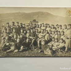 Fotografía antigua: MILITAR MELILLA FOTOGRAFÍA SOLDADOS DEL REGIMIENTO DE INFANTERÍA NO.4, NÁPOLES (H.1910?) DESLUCIDA..