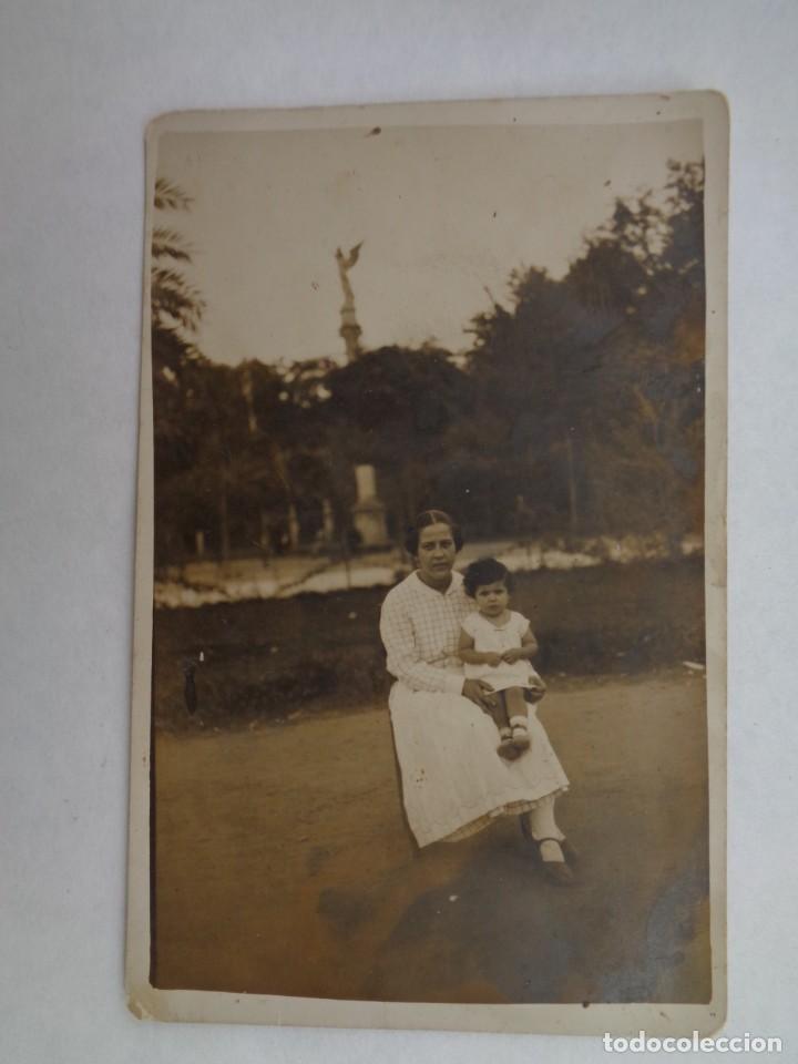 Fotografia antica: MINUTERO DE FOTOGRAFO CALLEJERO DE CHACHA CON BEBE. A&Ntilde;OS 20