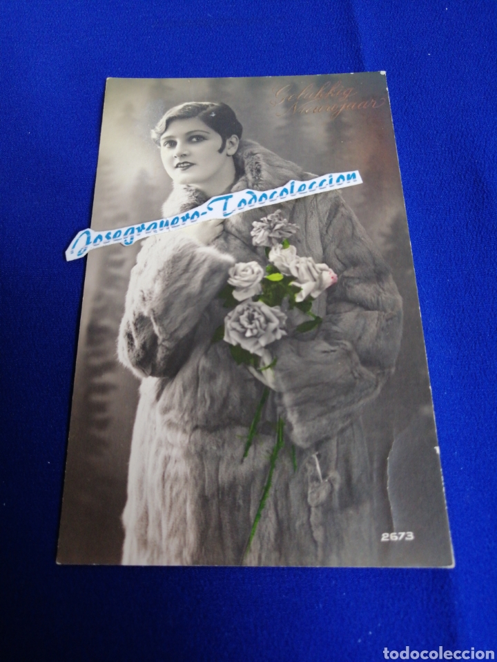 Alte Fotografie: MODELO CON FLORES Y ABRIGO DE PIELES A&Ntilde;O 1913 TARJETA FOTOGR&Aacute;FICA