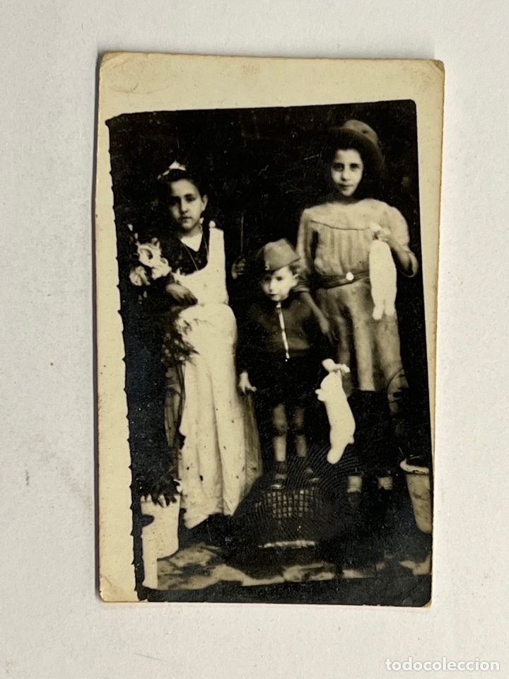 Fotograf&iacute;a antigua: MINUTEROS. Fot&oacute;grafos de calle.. Tiempo de Cazar Conejos.. Postguerra Espa&ntilde;a (h.1940?)