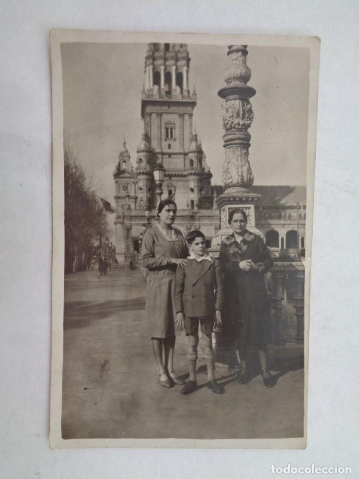 Alte Fotografie: MINUTERO DE FOTOGRAFO CALLEJERO DE MUJER CON JOVENCITA Y NI&Ntilde;O. PLAZA DE ESPA&Ntilde;A, A&Ntilde;OS 20