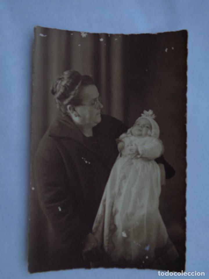 Fotografia antica: PRECIOSA FOTO DE ESTUDIO DE ABUELA CON BEBE, 1928