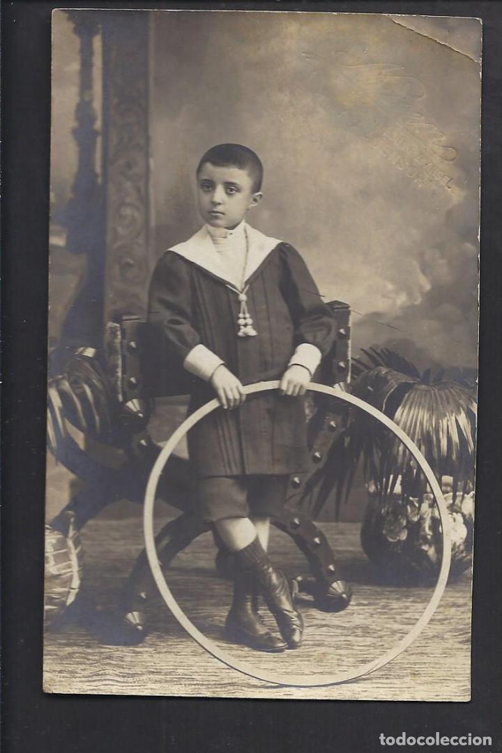 Fotografia antica: Antigua fotograf&iacute;a Ni&ntilde;o con aro. Tarjeta postal