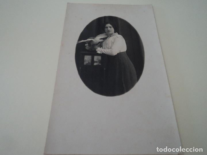 Fotografia antica: ANTIGUA FOTOGRAFIA CABALL&Egrave;, JOVEN CON PALOMA 14 X 9 CM