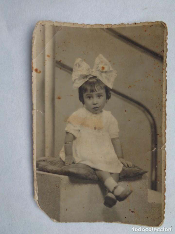 Antique Photography: PRECIOSA FOTO DE ESTUDIO DE NI&Ntilde;A CON LAZO GIGANTE. PRINCIPIOS DE SIGLO