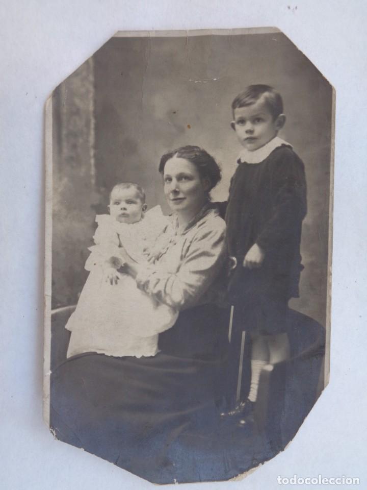 Alte Fotografie: PRECIOSA FOTO DE ESTUDIO DE MADRE CON BEBE Y NI&Ntilde;O ELEGANTE, PRINCIPIOS DE SIGLO.
