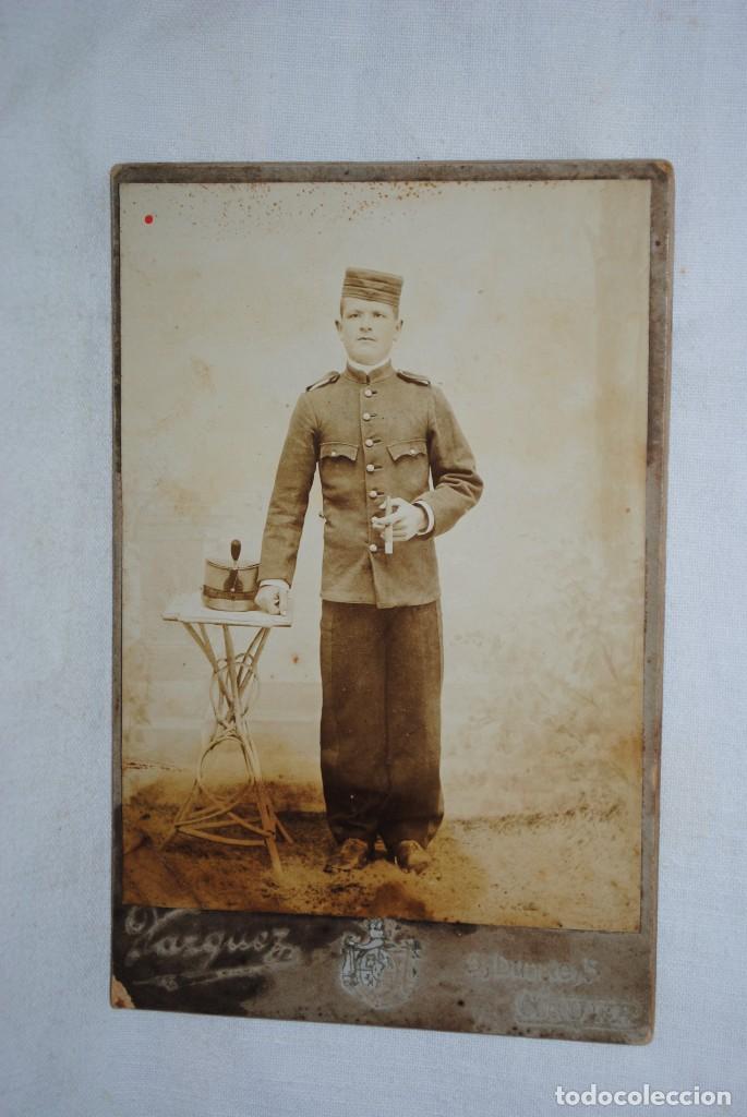Fotografia antica: SOLDADO ANTIGUO FUMANDO PURO .