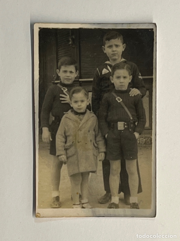 Fotografia antica: MINUTEROS, fot&oacute;grafos de calle&hellip; Ni&ntilde;os falangistas&hellip; (h.1945?) Med&iacute;das: 4,5 x 7 cm.,