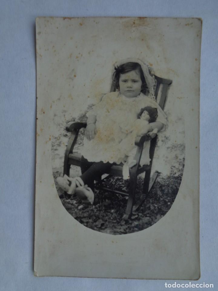 Fotografia antica: MINUTERO DE FOTOGRAFO CALLEJERO DE NI&Ntilde;A CON MU&Ntilde;ECA , PRINCIPIOS DE SIGLO
