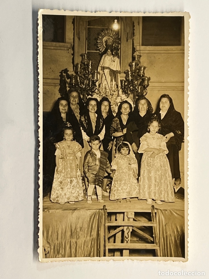 Fotograf&iacute;a antigua: FALLAS, el lado religioso de las Fiestas valencianas. Veneraci&oacute;n a su Virgen de los Desamparados