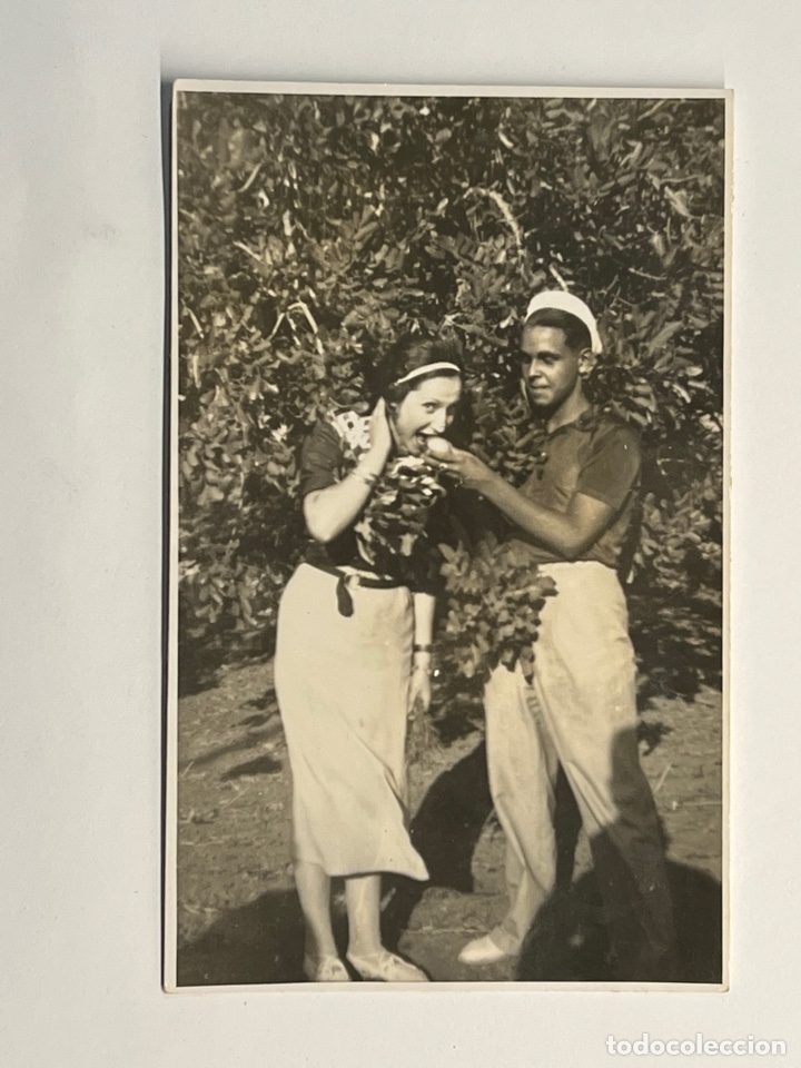 Fotografia antica: FOTOGRAF&Iacute;A. J&oacute;venes .., cuando el Amor tiene nombre de Naranja&hellip; (h.1930?)