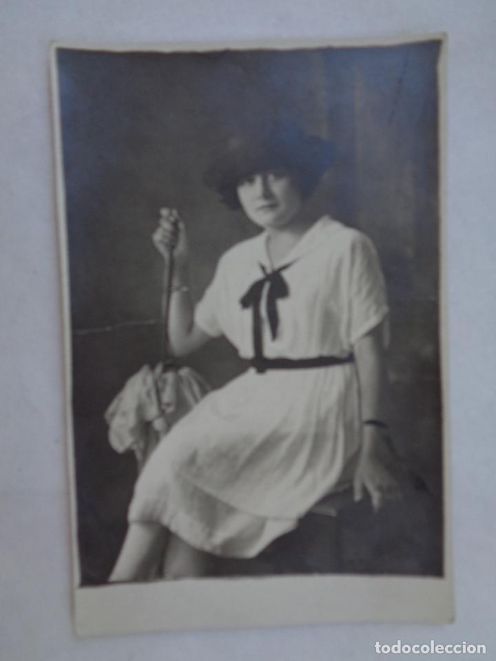Fotografia antica: PRECIOSA FOTO DE ESTUDIO DE SE&Ntilde;ORITA CON SOMBRILLA Y SOMBRERO, PRINCPIOS DE SIGLO