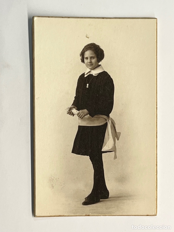 Fotografia antica: NI&Ntilde;A. Fotograf&iacute;a antigua.. Joven de Blanco y Negro. Casa Garcia&hellip; (h.1920?)