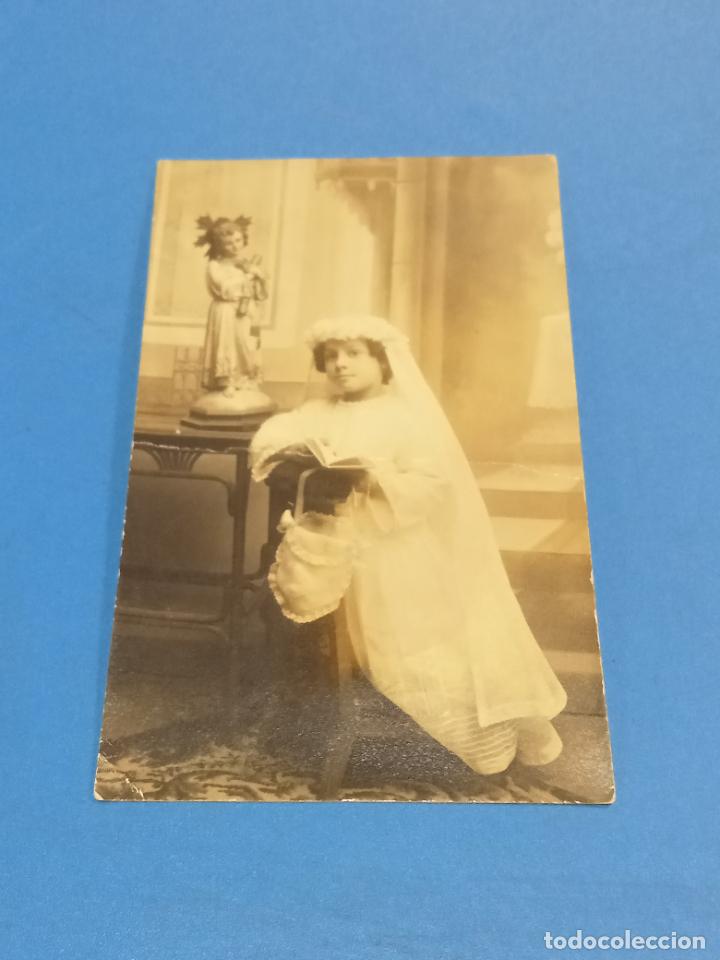Antique Photography: ANTIGUA FOTO POSTAL. NI&Ntilde;A VESTIDA DE COMUNI&Oacute;N. 8 X 14 CM.