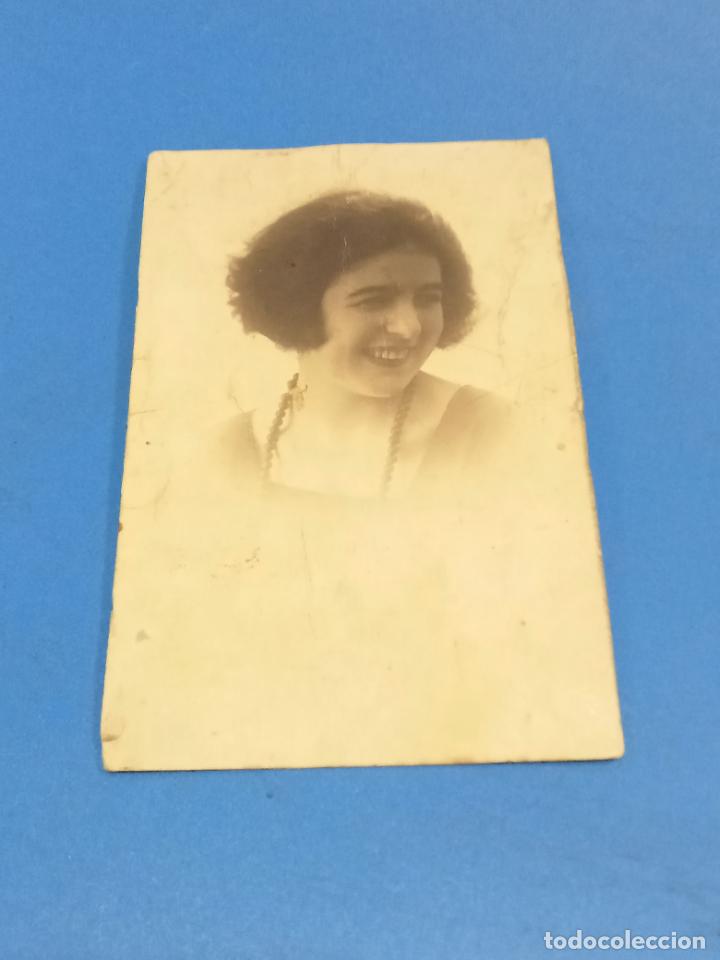 Antique Photography: ANTIGUA FOTO POSTAL. FOTO ES ESTUDIO DE PERFIL DE JOVEN CON COLLAR DE PERLAS. 8 X 13 CM