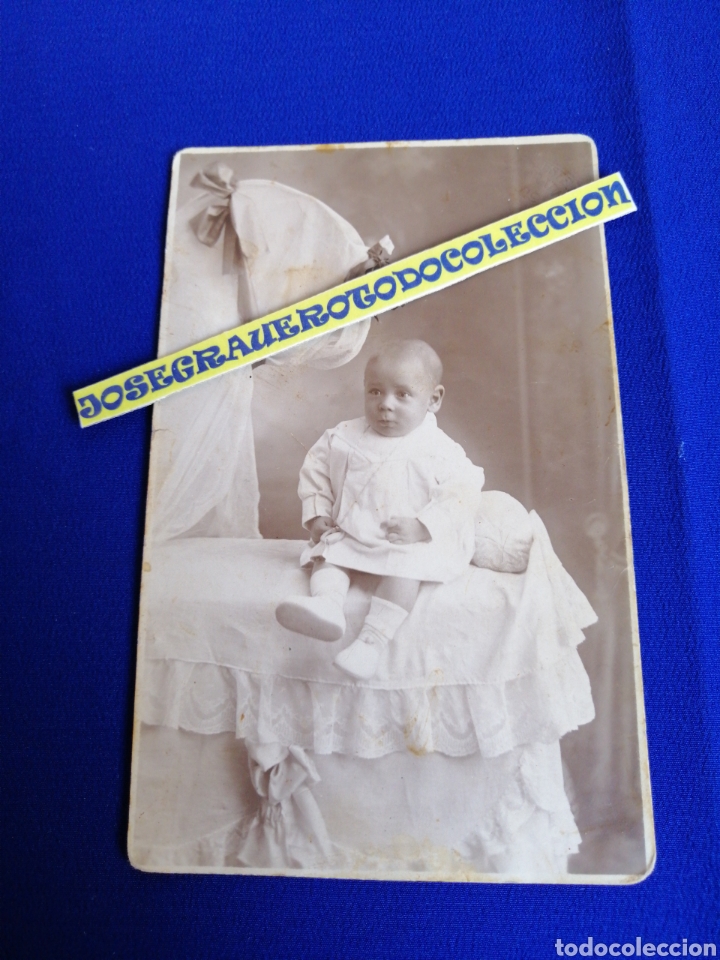 Alte Fotografie: NI&Ntilde;O MODELO EN LA CUNA A&Ntilde;O 1929