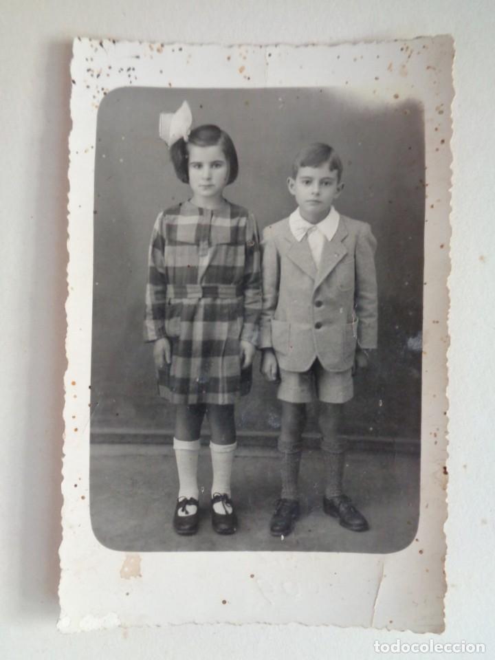Fotografia antica: PRECIOSA FOTO DE ESTUDIO DE NI&Ntilde;OS, HERMANOS. CHICO CON PANTALON CORTO. A&Ntilde;OS 20