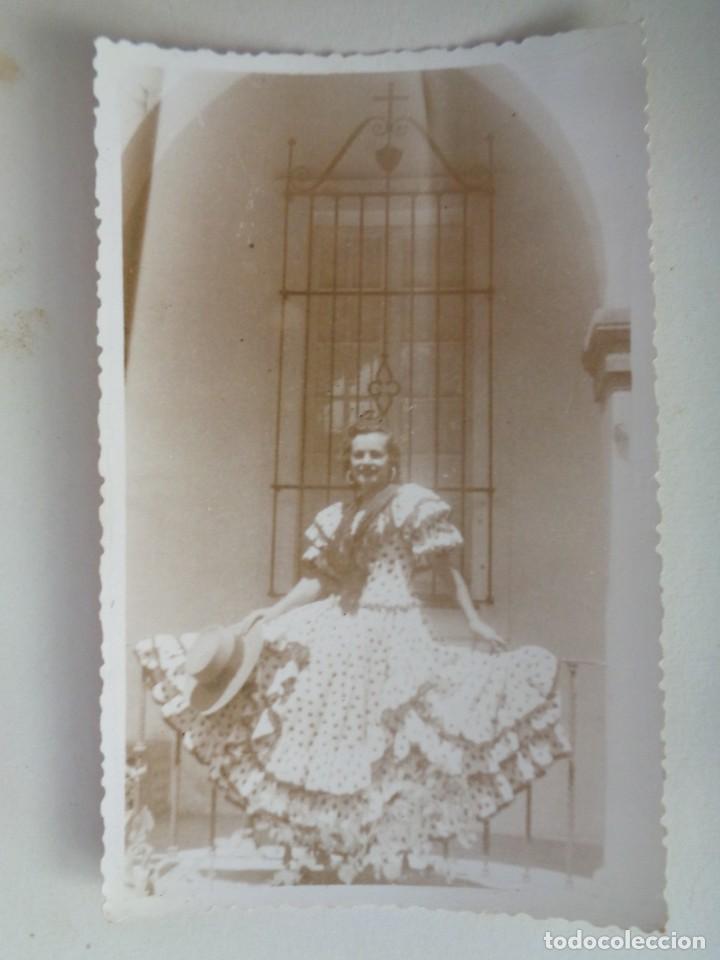 Alte Fotografie: FOTO DE FERIA : SE&Ntilde;ORITA VESTIDA DE FLAMENCA , A&Ntilde;OS 30 . TROQUELADA