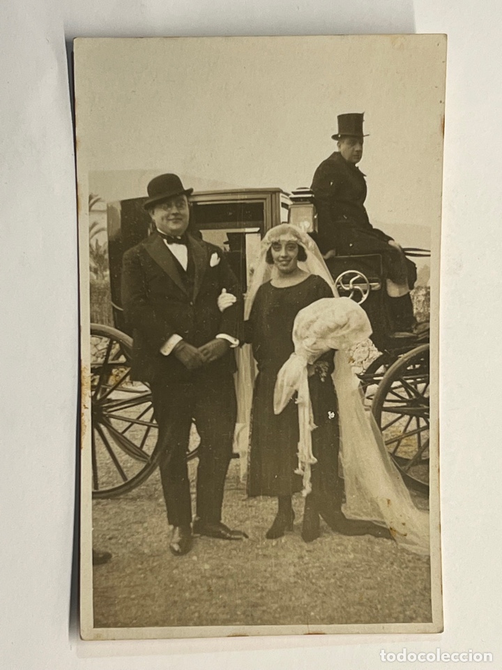 Fotografia antica: FOTOGRAF&Iacute;A ANTIGUA. Reci&eacute;n casados con Cohe a caballo.. (h.1910?)
