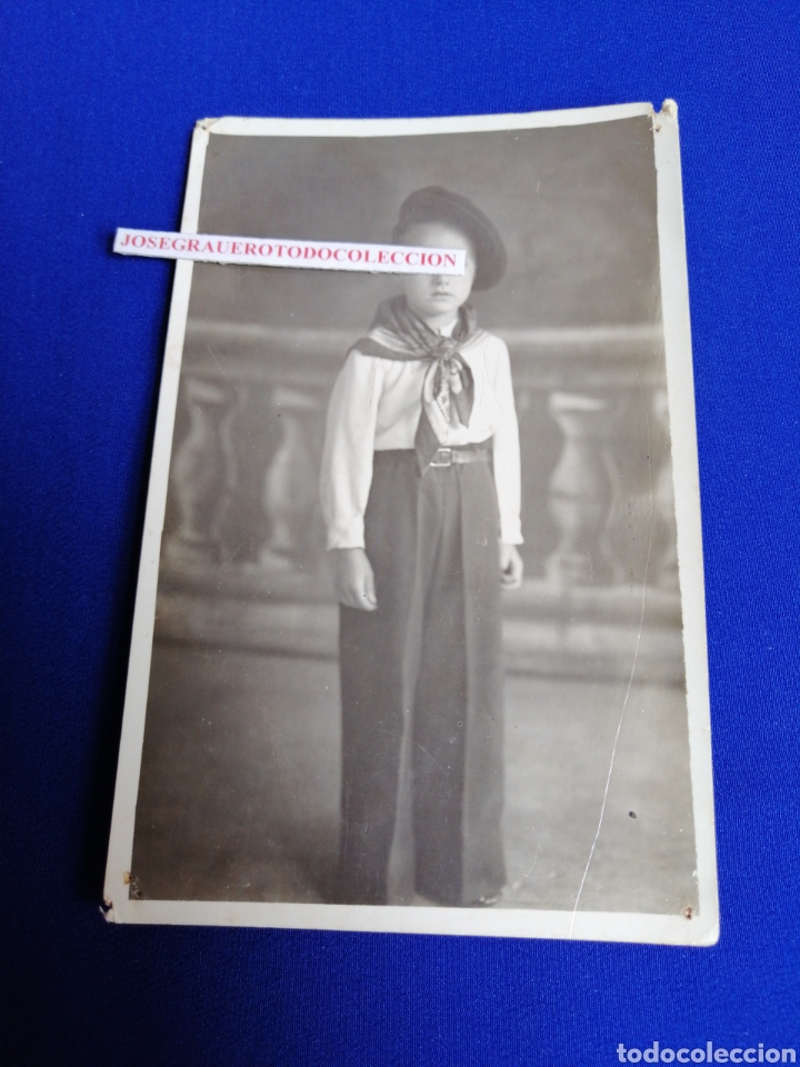 Alte Fotografie: NI&Ntilde;O MODELO POSANDO FOTOGRAF&Iacute;A POSTAL ANTIGUA A&Ntilde;O 1941