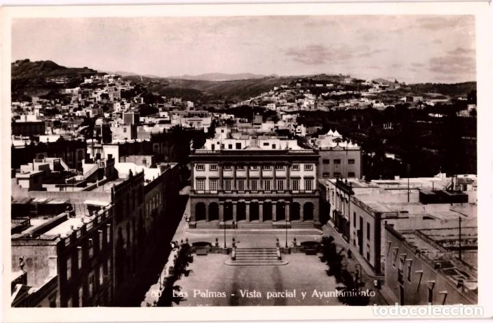 Alte Fotografie: TARJETA POSTAL VISTA PARCIAL Y AYUNTAMIENTO -BAZAR ALEMAN-