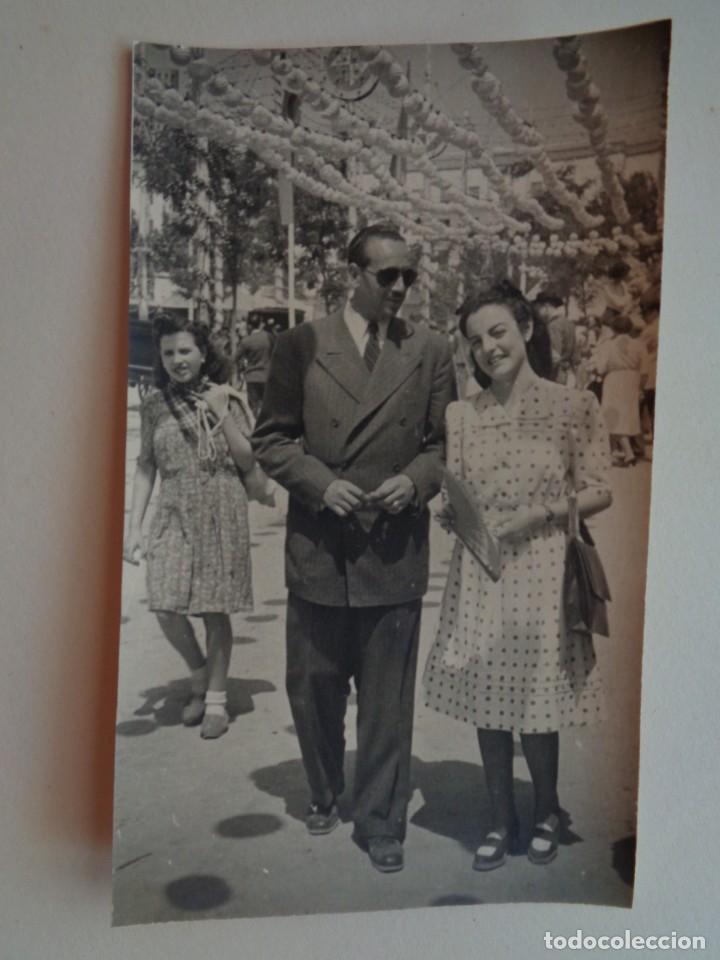 Alte Fotografie: MINUTERO DE FOTOGRAFO CALLEJERO DE PAREJA PASEANDO . 1945