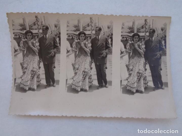 Fotograf&iacute;a antigua: MINUTERO DE FOTOGRAFO DE FERIA : PAREJA , CHICA VESTIDA DE FLAMENCA, EN POSTAL 3 FOTOS IDENTICAS