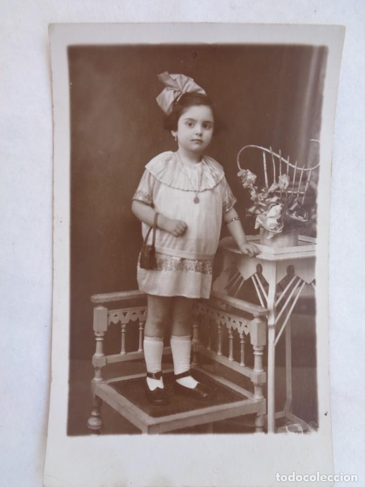 Fotografia antiga: PRECIOSA FOTO DE ESTUDIO DE NI&Ntilde;A CON BOLCITO Y LAZO. DE PRINCIPIOS DE SIGLO