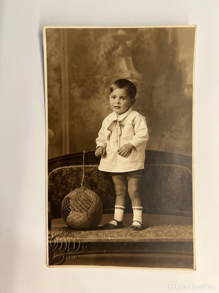 Antique Photography: NI&Ntilde;OS. Fotograf&iacute;a Casa Garcia.. Ni&ntilde;o co Balon&hellip;. (a.1920) Med&iacute;das: 8 x 13 cm.,