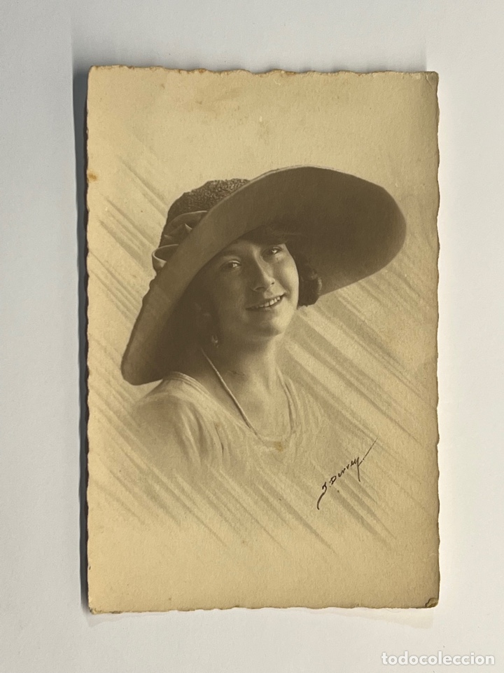 Fotograf&iacute;a antigua: J. DERREY, Fot&oacute;grafia Valencia. Sonriente y joven mujer con sombrero y collar de Perlas (a.1922)