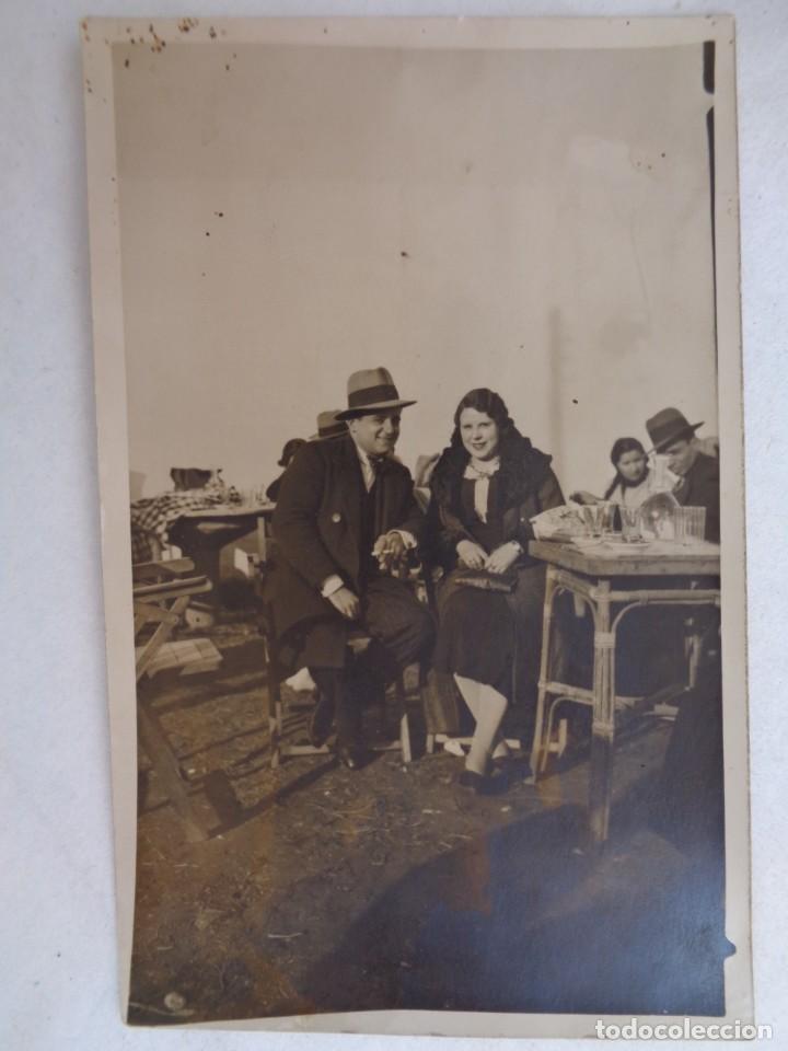 Photographie ancienne: MINUTERO DE FOTOGRAFO CALLEJERO DE PAREJA EN LA TERRAZA DE UN BAR, PRINCIPIOS DE SIGLO