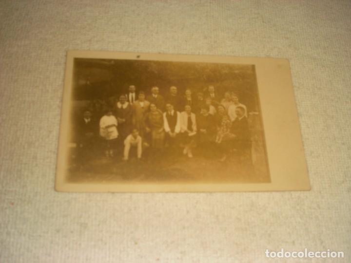 Fotografia antiga: ANTIGUA FOTO DE UN GRUPO DE PERSONAS.