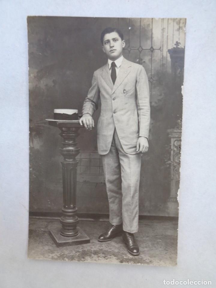 Fotografia antiga: BONITA FOTO DE ESTUDIO DE JOVEN ELEGANTE CON SOMBRERO CANOTIER, PRINCIPIOS DE SIGLO