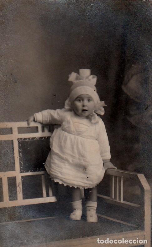 Fotograf&iacute;a antigua: Fant&aacute;stica foto. Ni&ntilde;a con gorrito. A&ntilde;os 20. aa