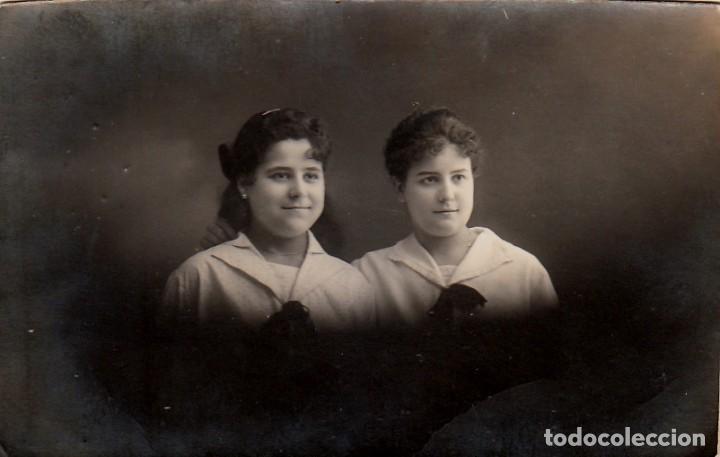 Fotograf&iacute;a antigua: Hermanas. Damas. A&ntilde;os 10. aa