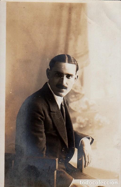 Fotografia antica: Impactante retrato de guapo caballero con bigote y corbata. A&ntilde;os 10-20. aa