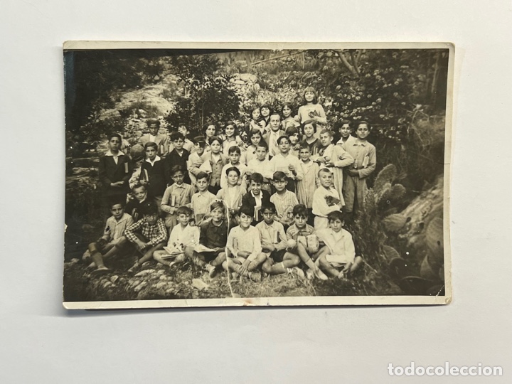 Alte Fotografie: FOTOGRAF&Iacute;A ESCOLAR&hellip; D&iacute;a de aprendizaje y naturaleza&hellip; 40 alumnos y 1 Maestro (h.1945?)