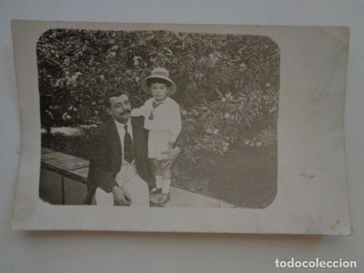 Alte Fotografie: FOTO DE PADRE CON NI&Ntilde;O VESTIDO DE MARINERITO. PRINCIPIOS DE SIGLO