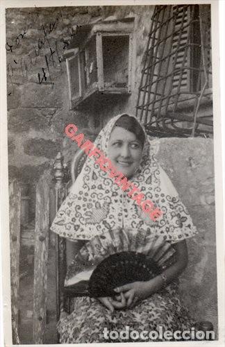 Fotograf&iacute;a antigua: ANTIGUA POSTAL FOTOGRAFICA, MUJER CON TRAJE TIPICO, 9X14 CMS