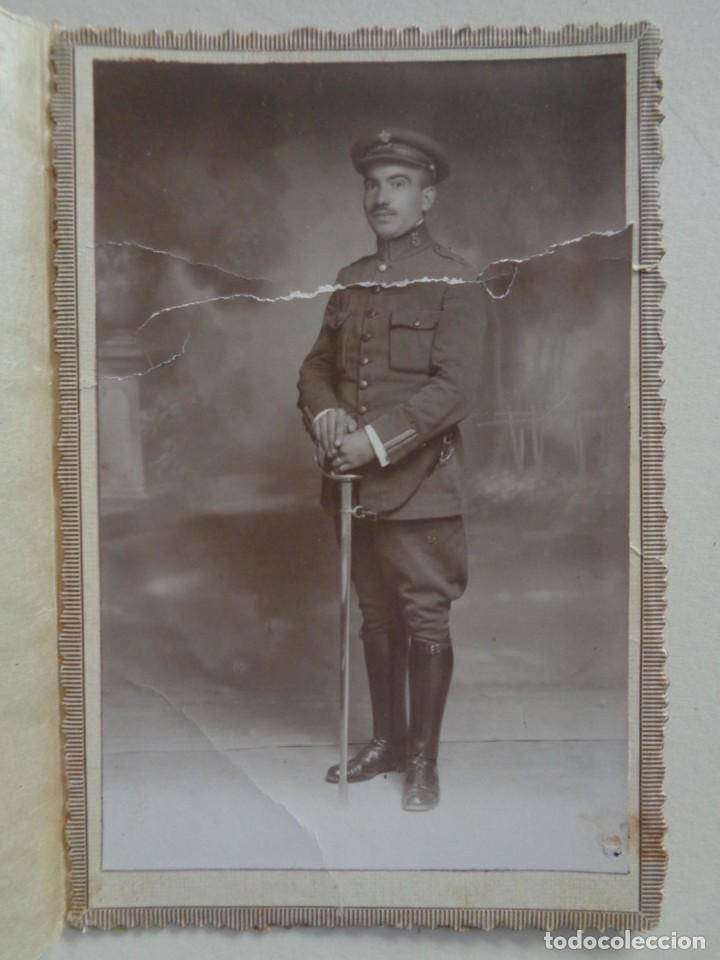 Fotograf&iacute;a antigua: FOTO DE ESTUDIO DE MILITAR, BRIGADA DEL RGTO INFANTERIA INFANTE N&ordm; 5, CON SABLE. PRINCIPIOS DE SIGLO